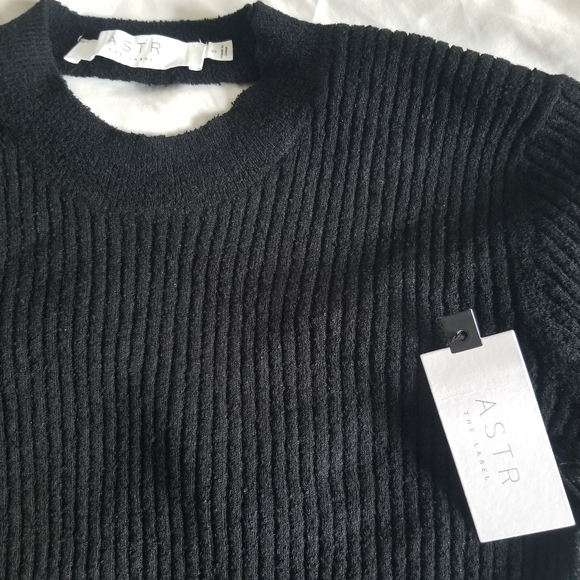 ASTR the label Prescott black Open back twist sweater - Picture 4 of 5